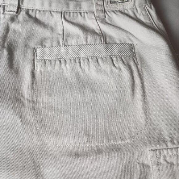 Caribbean Joe Women's White Bermuda Shorts with Patch Pockets Jean Style Size 8 - Picture 10 of 11